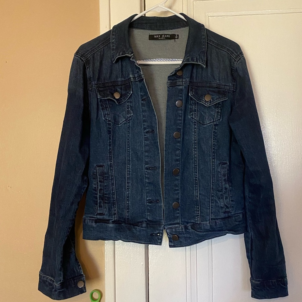 EUC Denim jacket by Max Jeans. Dark wash, Women’s Small. Stretch denim jacket.